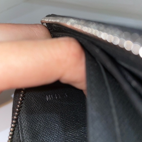 LV Taiga zip coin purse - Picture 5 of 16